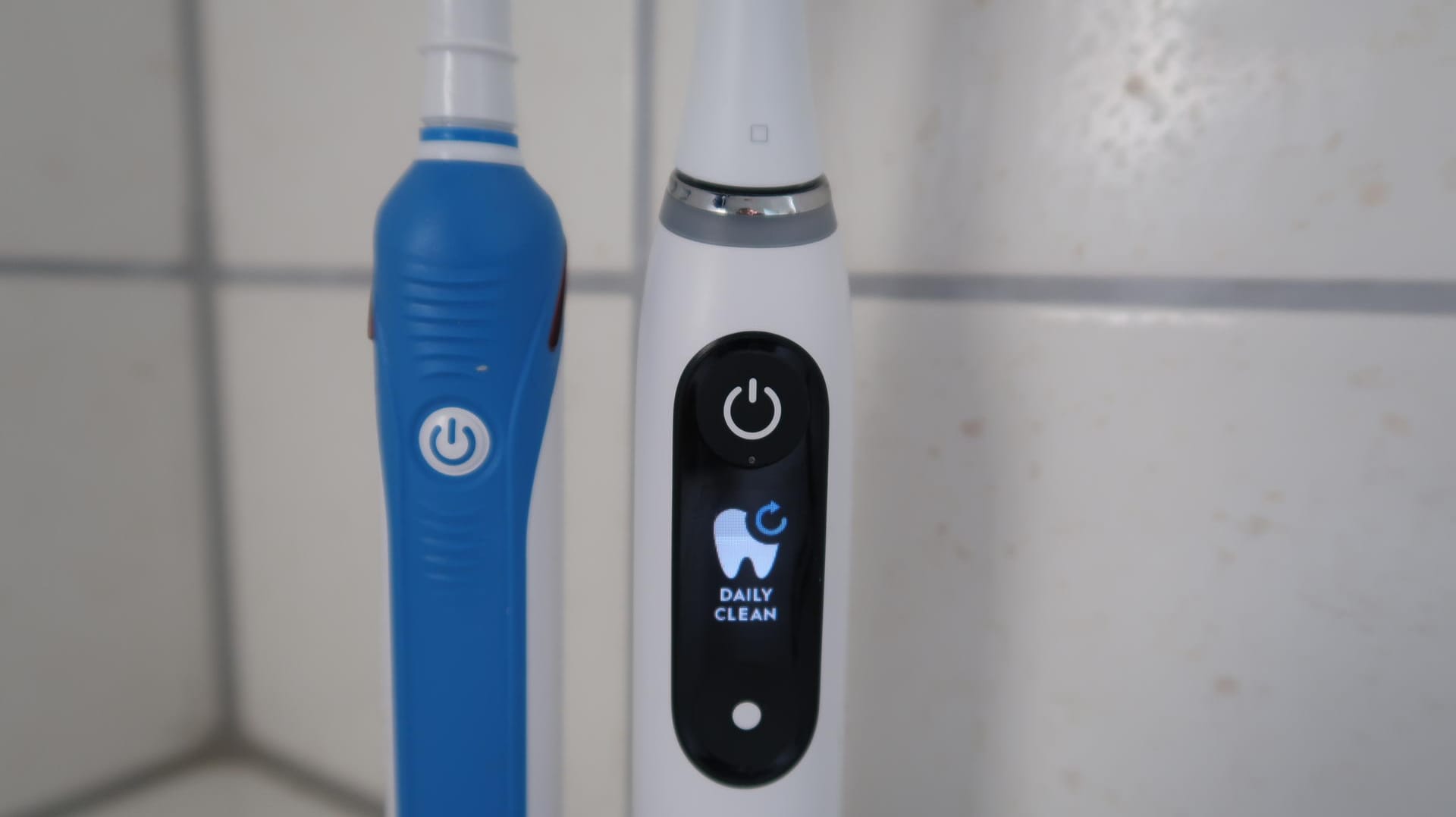 Oral-B Zahnbürsten im Vergleichs-Test: Oral-B Pro 3000 und Oral-B iO.