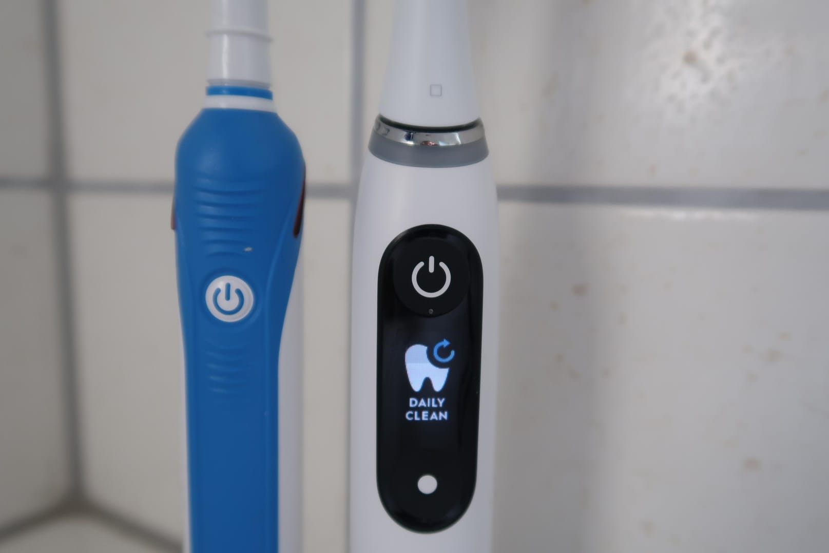 Oral-B Zahnbürsten im Vergleichs-Test: Oral-B Pro 3000 und Oral-B iO.