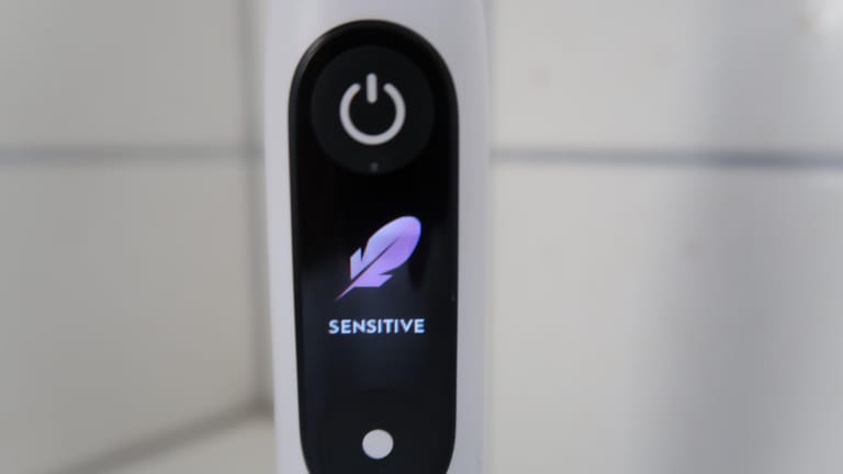 Die Oral-B iO im Sensitive-Modus.