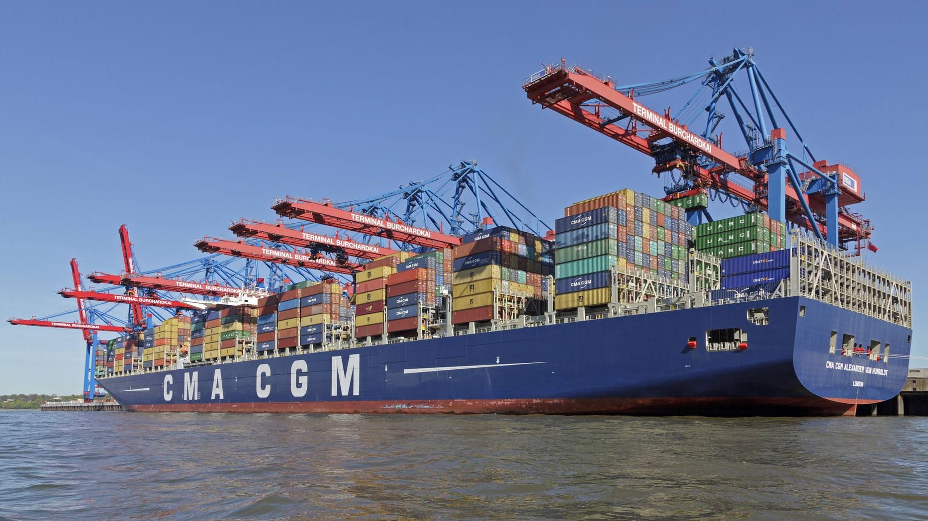 Containerschiff am Hamburger Hafen (Symbolbild): Die Exporte legen wieder zu. Containerschiff am Hamburger Hafen (Symbolbild): Die Exporte legen wieder zu.