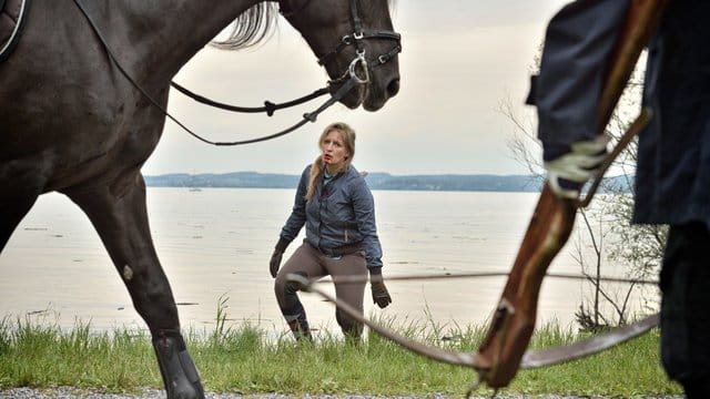 Marlene Stöhr (Stefanie von Poser) in einer Szene des Krimis "Die Toten vom Bodensee - Der Blutritt".