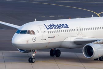 Lufthansa-Maschine (Symbolbild): Der Konzern könnte sich stark verkleinern.