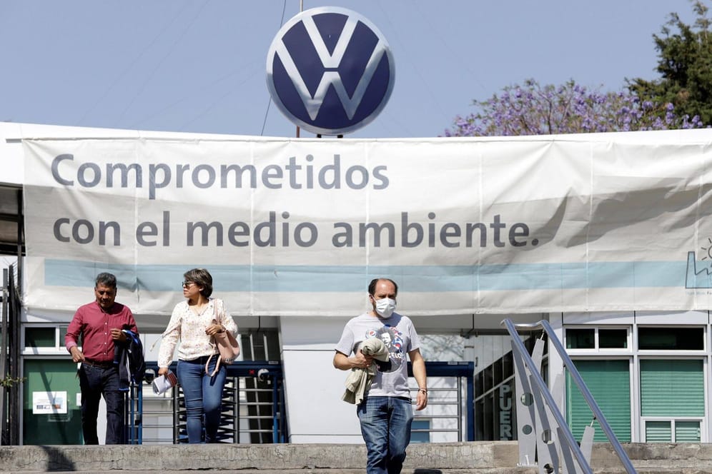 Volkswagen-Produktion in Mexiko (Symbolbild): Das Unternehmen hat einem Autohändler wegen Nazi-Fotos gekündigt.