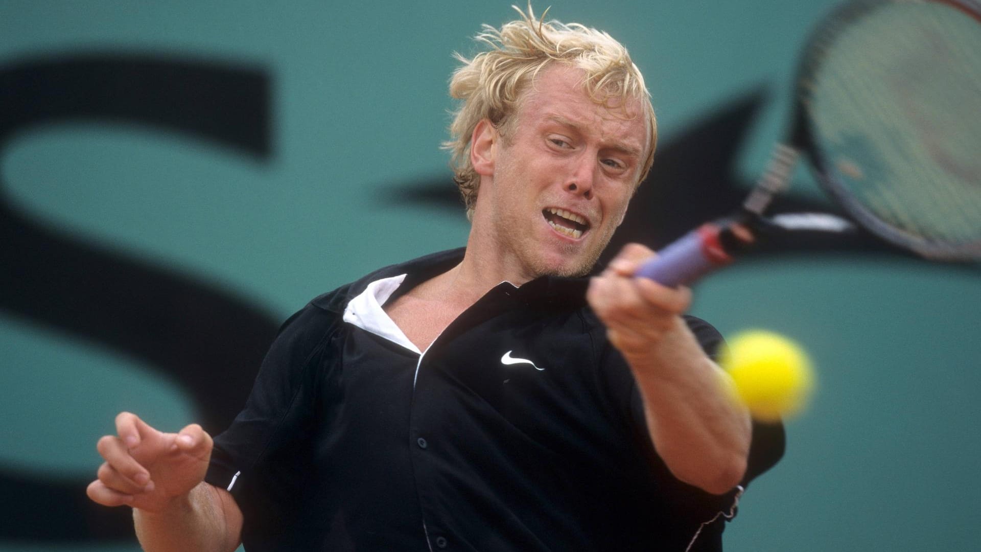 Stefan Koubek: Der Österreicher warf bei den French Open im Jahr 2000 seinen Schläger und traf einen Balljungen — das Turnier war für ihn damit beendet.