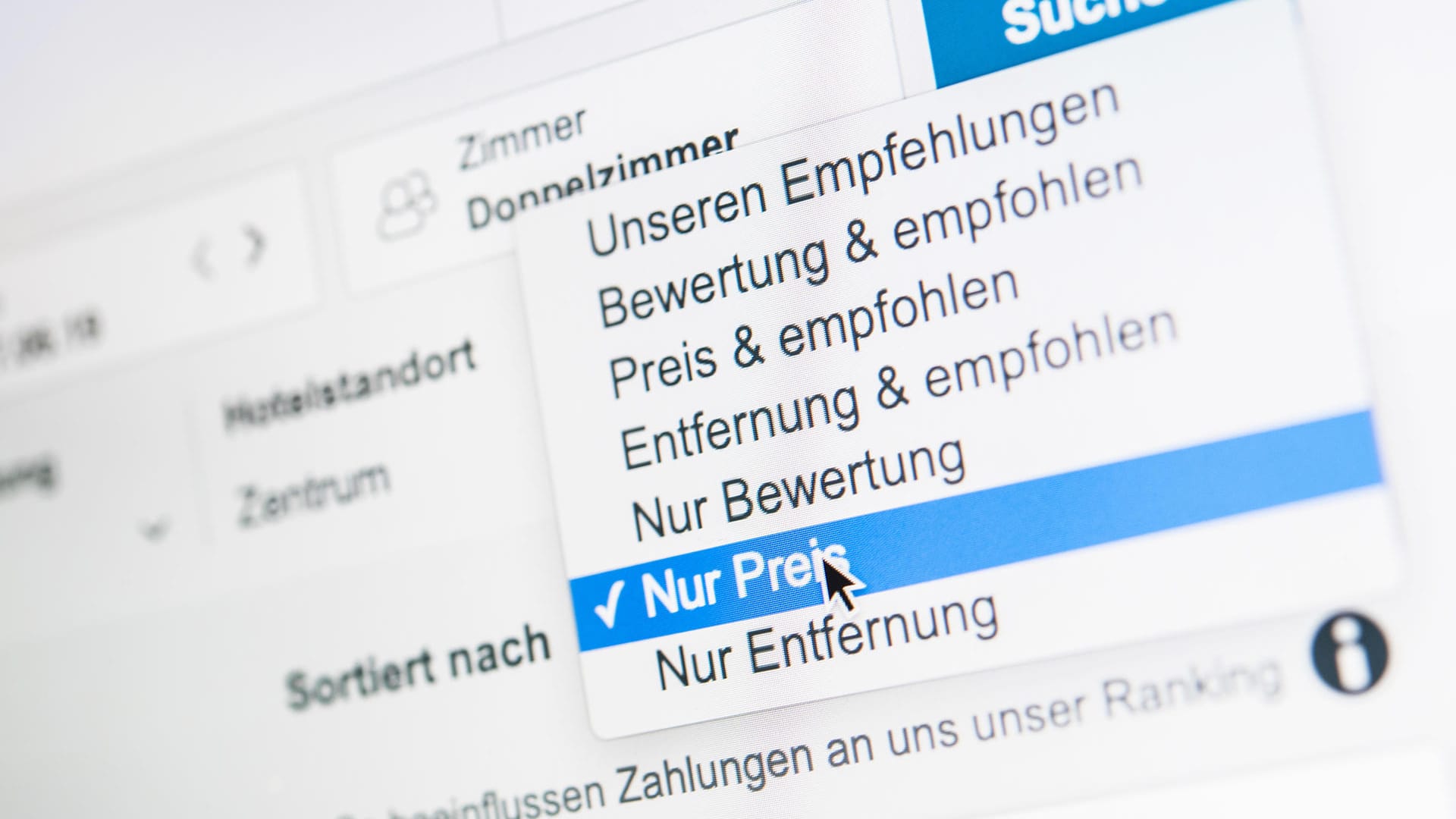 Online-Buchung: Wer ein Internetportal nutzt, sollte die Ergebnisse neu sortieren. So bekommen Verbraucher einen besseren Überblick über die Angebote.