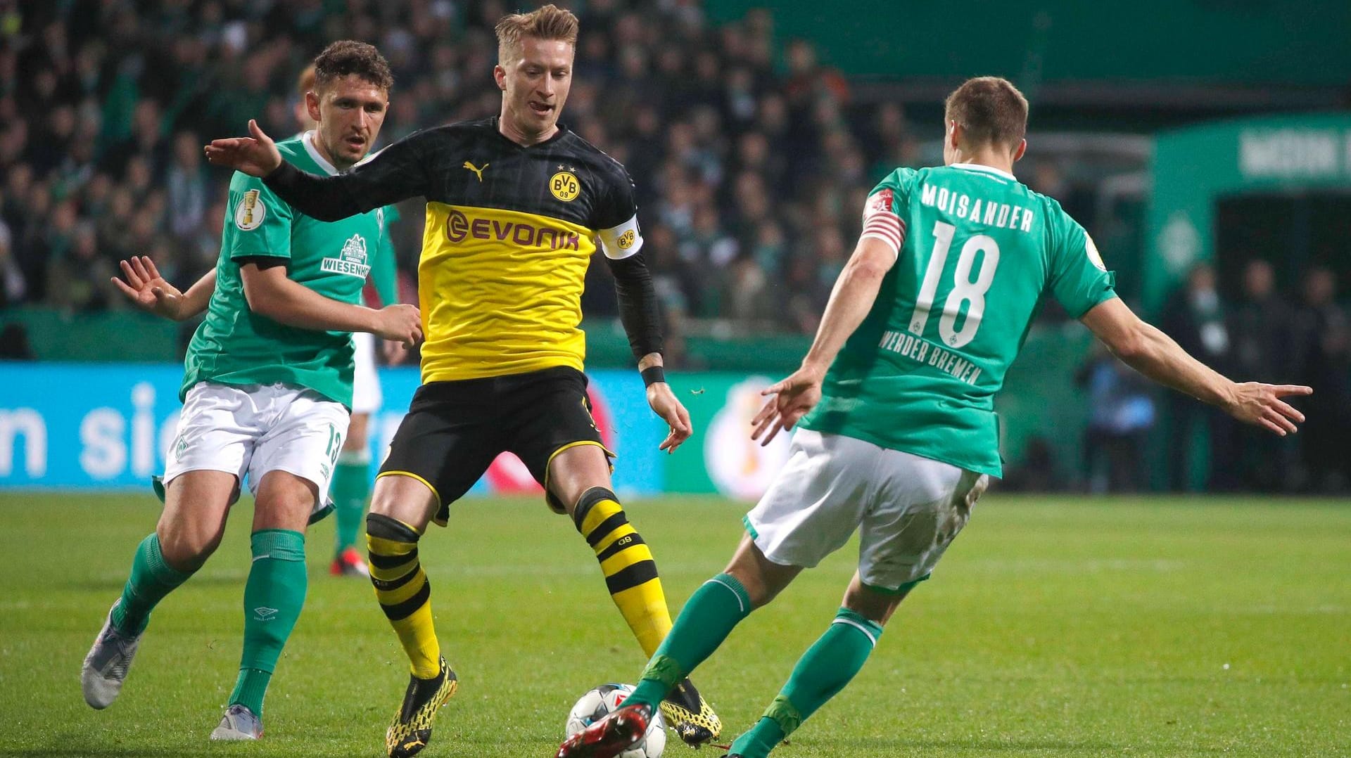 BVB-Spieler Marco Reus: Im Pokal-Achtelfinale gegen Werder Bremen am 04.02.2020 hatte sich Reuss verletzt und sein bislang letztes Pflichtspiel bestritten. BVB-Spieler Marco Reus: Im Pokal-Achtelfinale gegen Werder Bremen am 04.02.2020 hatte sich Reuss verletzt und sein bislang letztes Pflichtspiel bestritten.