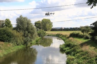 Helikopter über der Unstrut: Es gibt eine neue Spur des Krokodils.