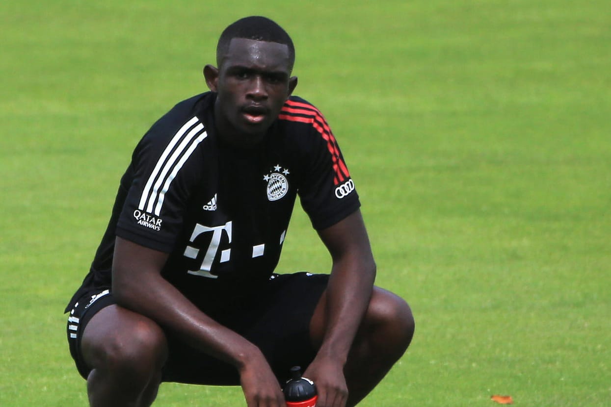 Tanguy Nianzou Kouassi: Der Neuzugang aus Paris könnte den Bayern mehrere Wochen fehlen.