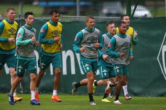 Die Profis von Werder Bremen sollen offenbar auf Teile ihres Gehaltes verzichten.