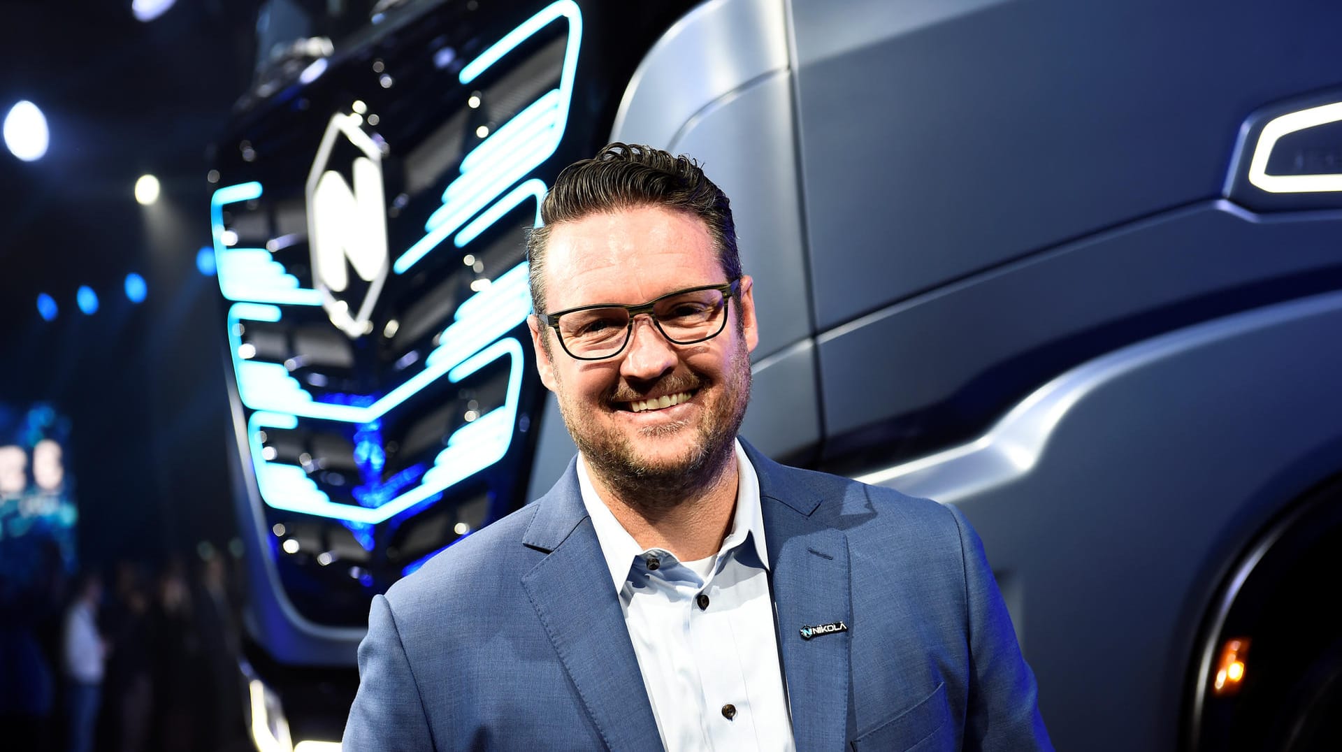 Nikola-Chef Trevor Milton bei der Präsentation eines neuen E-Lkws (Archiv): Der Hersteller kooperiert künftig mit dem größten US-Autobauer GM.