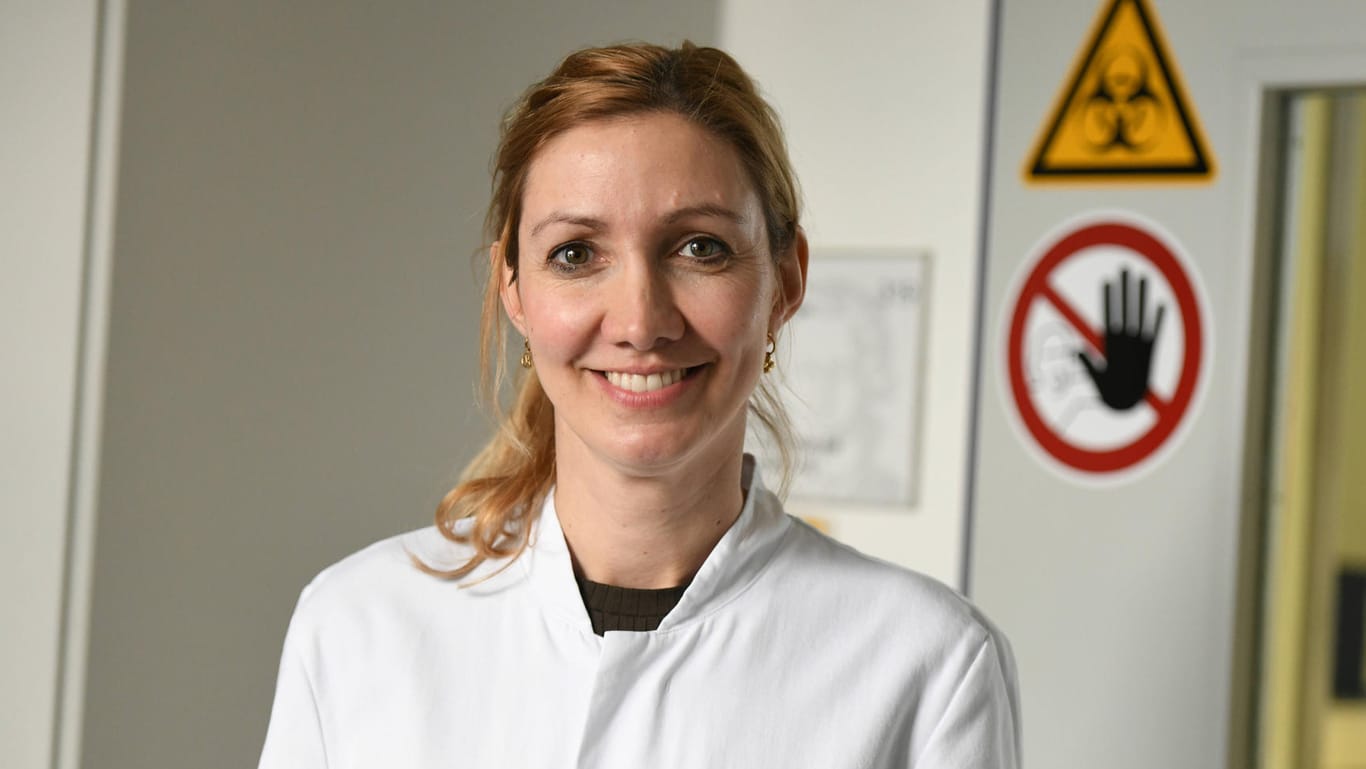 Sandra Ciesek ist Direktorin des Instituts für Medizinische Virologie am Universitätsklinikum Frankfurt – und ist nun alle zwei Wochen im "Coronavirus-Update" zu hören.