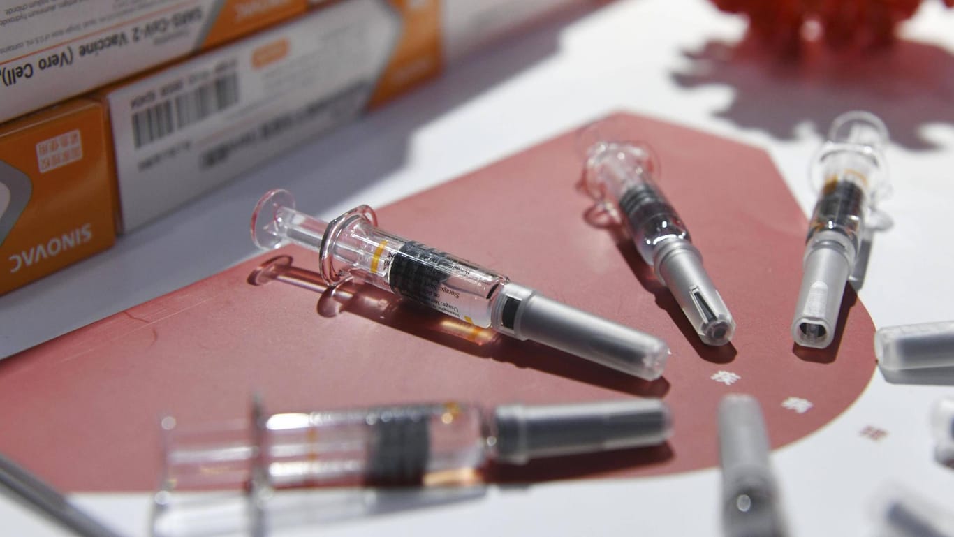 Ein Impfstoff-Kandidat der chinesischen Firma Sinovac Biotech: Wann es den ersten zugelassenen und ausreichend getesteten Wirkstoff geben wird, ist weiter unklar.