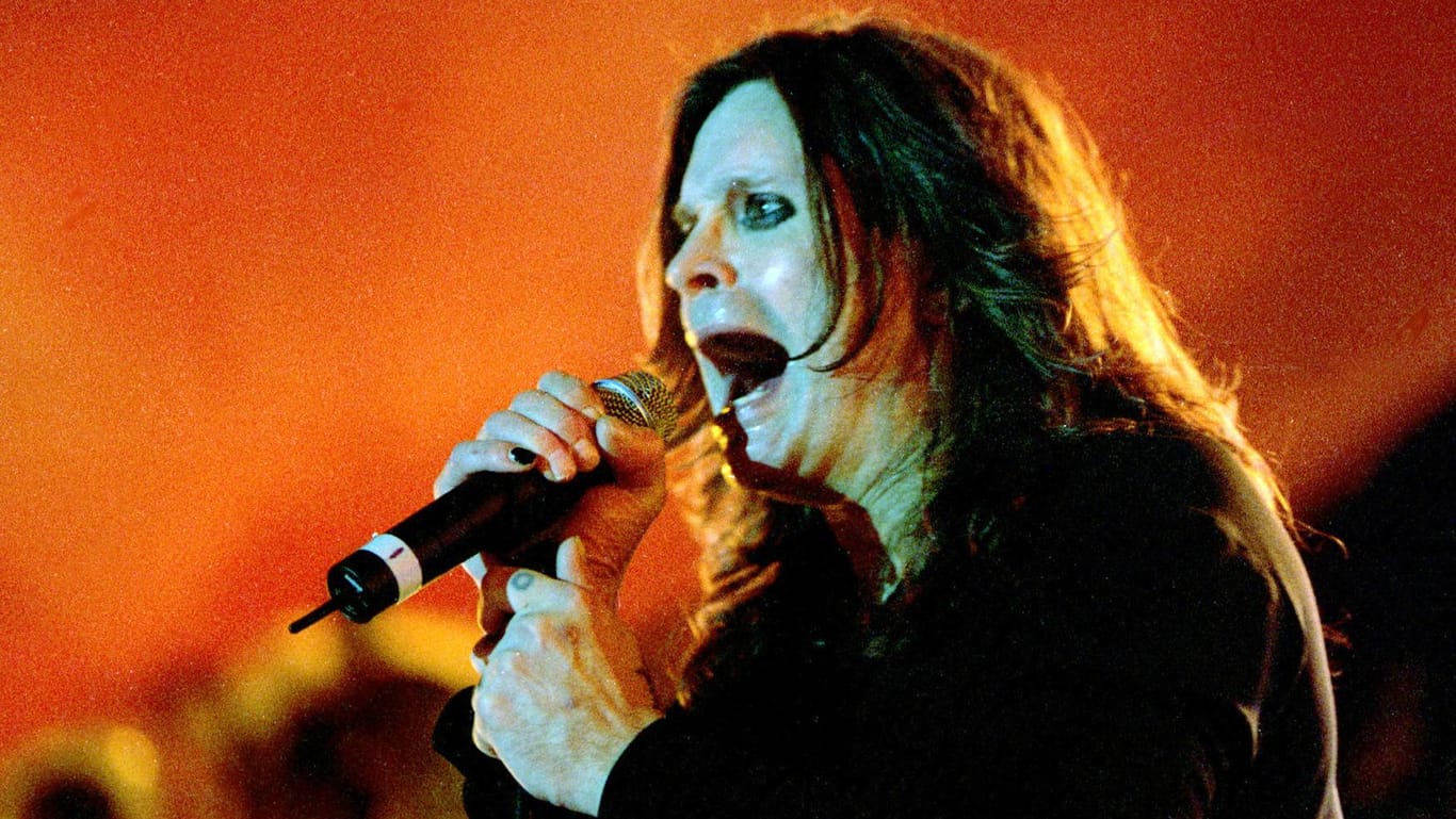 Ozzy Osbourne: Der Sänger bei einem Konzert 1998 in München