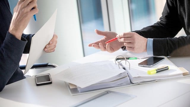 Streit mit der Versicherung ist ärgerlich. Streit mit der Versicherung ist ärgerlich.