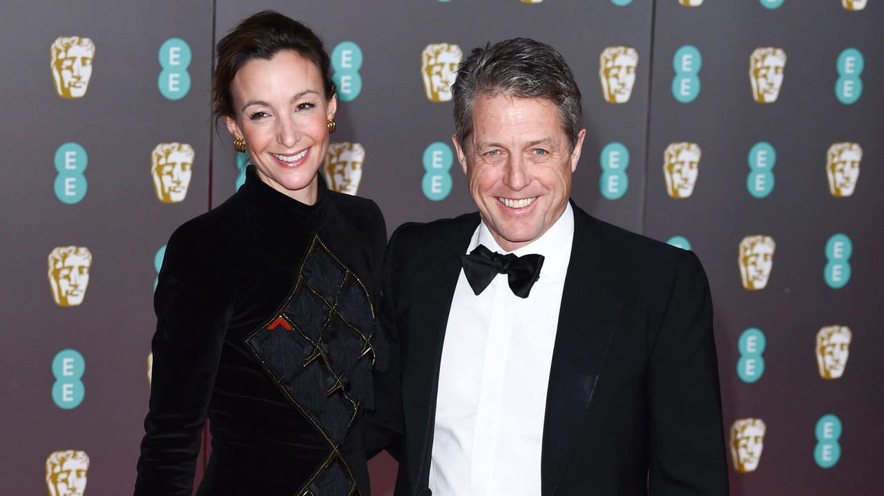 Hugh Grant mit seiner Ehefrau Anna Elisabet Eberstein.