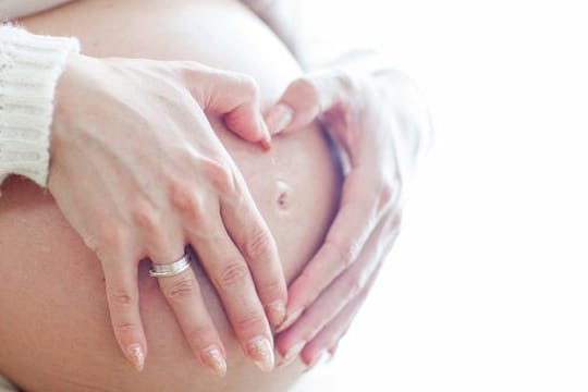 Laut Studien bringen Frauen, die sich mit Corona infiziert haben, ihre Kinder öfter früher zur Welt.