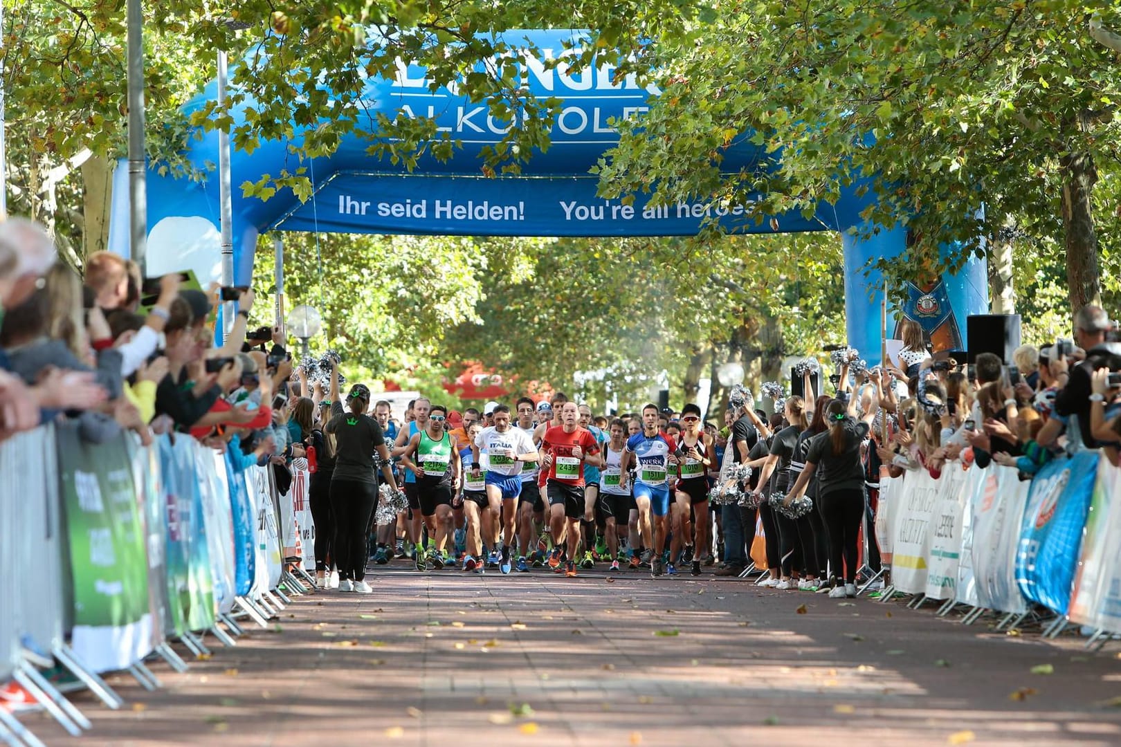 Läufer beim Hexad Wolfsburg Marathon im Jahr 2018: Wegen der Corona-Pandemie muss der Lauf in diesem Jahr virtuell stattfinden.