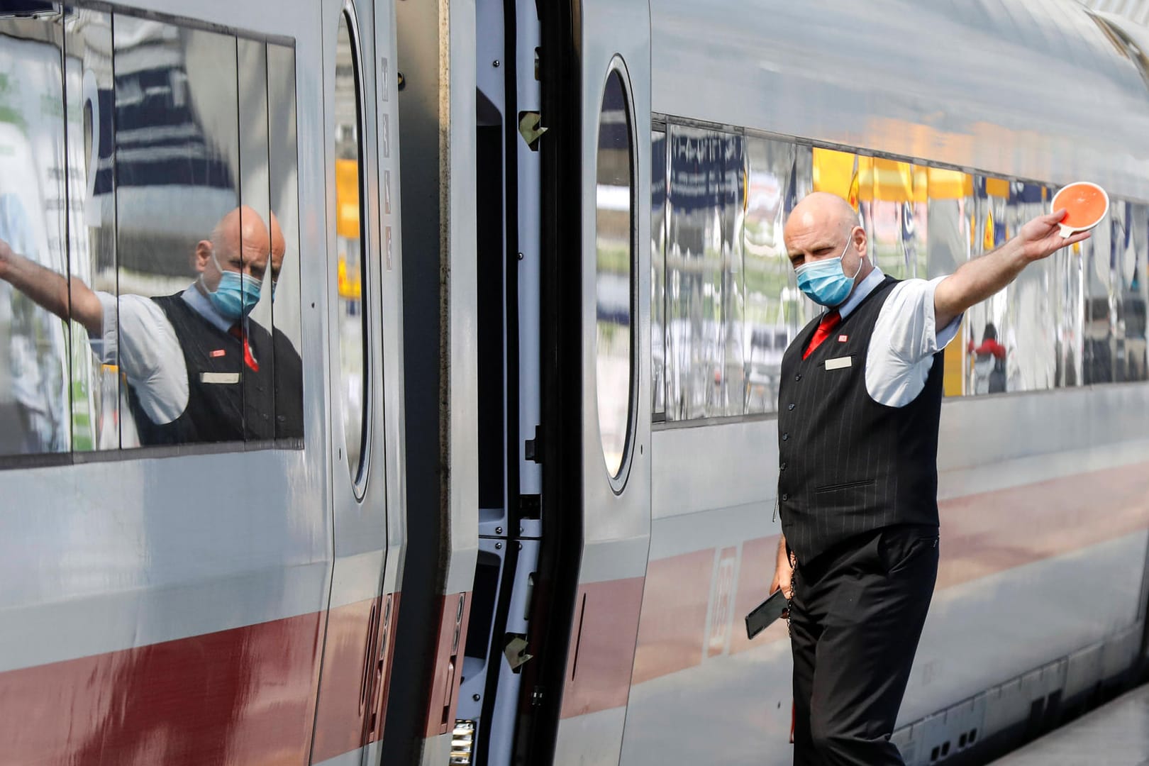 Bahnfahren in der Corona-Krise: Angestellte ließen sich freiwillig auf eine Corona-Ansteckung und Antikörper testen.