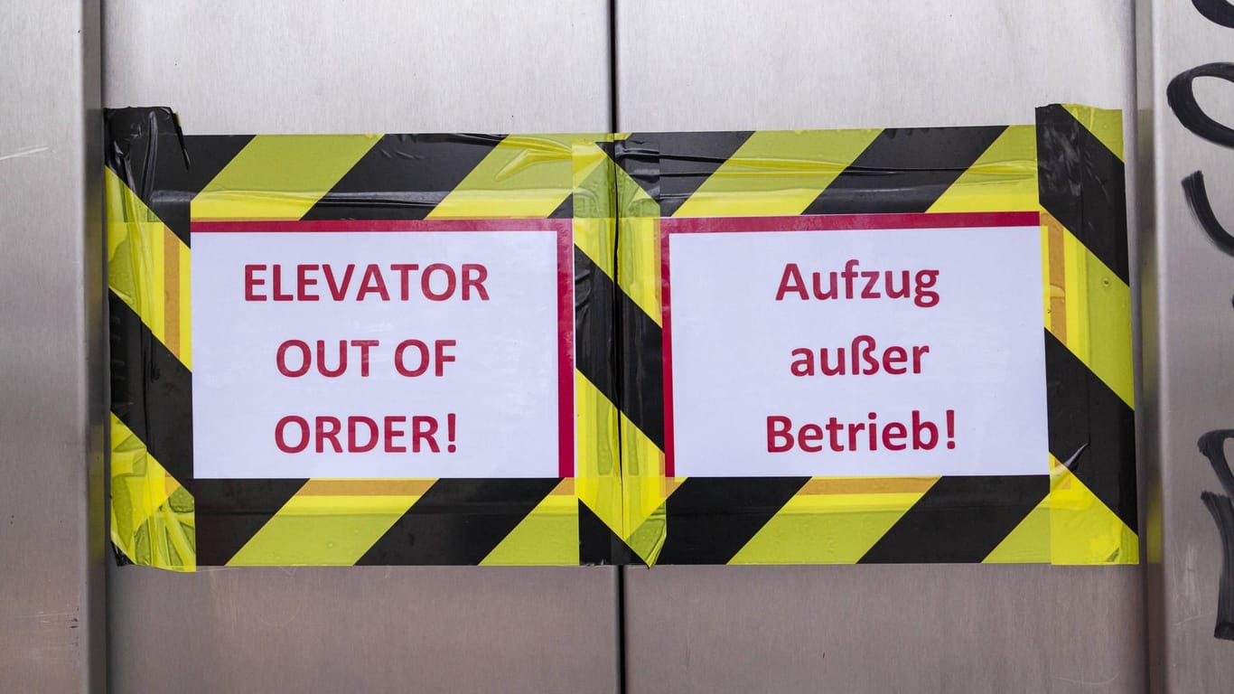 Fahrstuhl außer Betrieb: Vor allem Personen, die Schwierigkeiten beim Treppensteigen haben, sind auf den Fahrstuhl angewiesen.