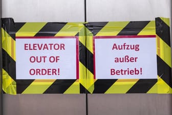 Fahrstuhl außer Betrieb: Vor allem Personen, die Schwierigkeiten beim Treppensteigen haben, sind auf den Fahrstuhl angewiesen.