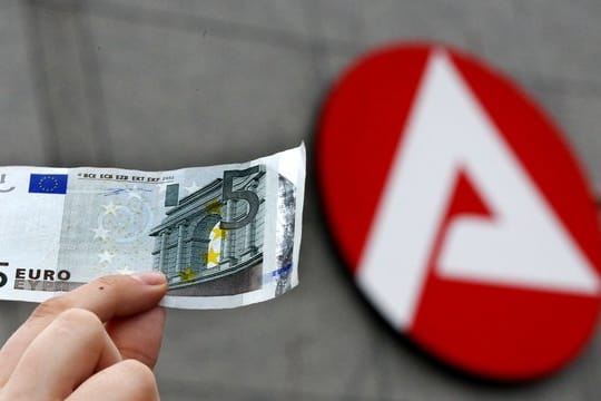Für den Bezug von Hartz 4 setzt die Agentur für Arbeit weiterhin bis Ende des Jahres auf Vereinfachungen. Für den Bezug von Hartz 4 setzt die Agentur für Arbeit weiterhin bis Ende des Jahres auf Vereinfachungen.