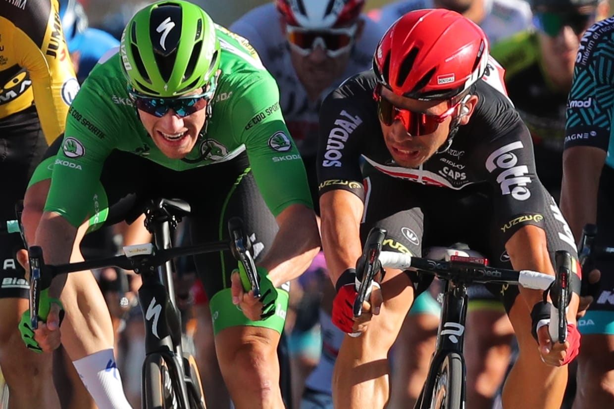 Lenker an Lenker: Ewan (r.) neben dem Sprint-Führenden Bennett auf den letzten Metern der 11. Etappe.