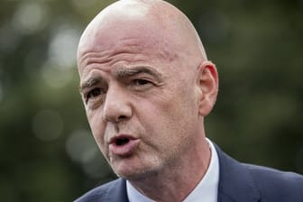 FIFA-Präsident Gianni Infantino spricht zu Medienvertretern.