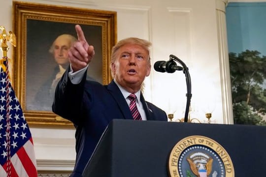 Donald Trump spricht im Rahmen einer Veranstaltung im Weißen Haus.