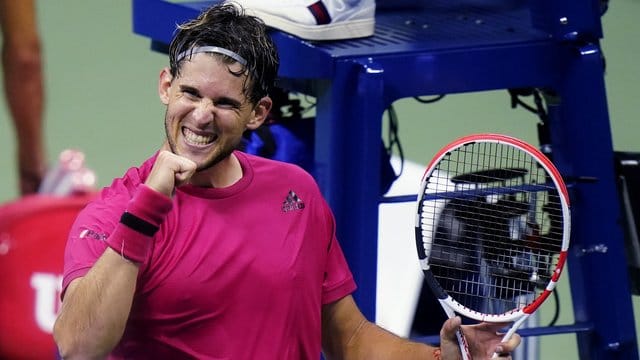 Dominic Thiem jubelt über seinen Sieg.
