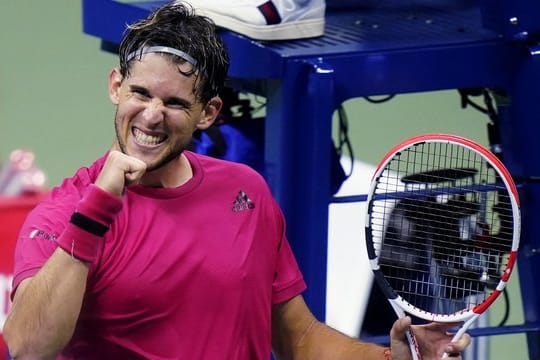 Dominic Thiem jubelt über seinen Sieg.
