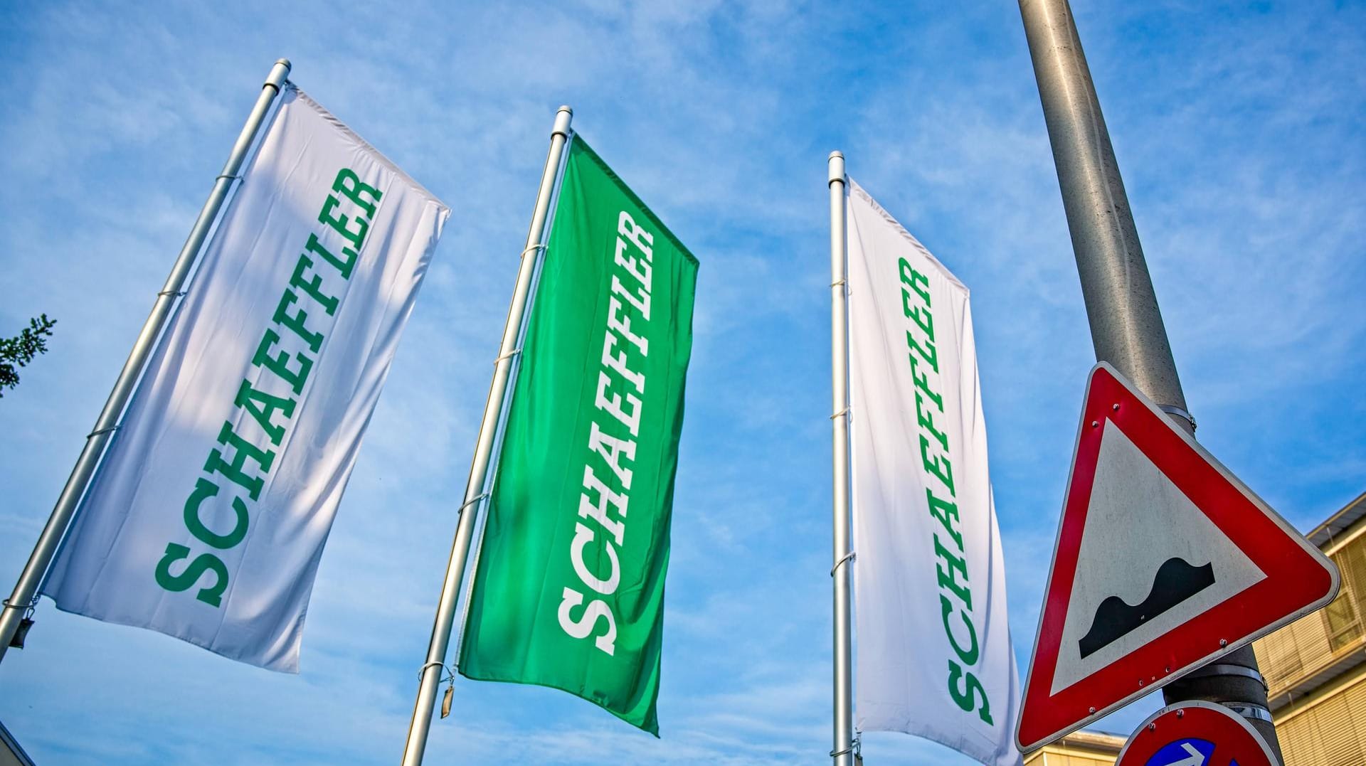 Blick auf das Werk von Schaeffler in Herzogenaurach (Archivbild): Der Automobilzulieferer könnte sein Werk in Wuppertal schließen. Blick auf das Werk von Schaeffler in Herzogenaurach (Archivbild): Der Automobilzulieferer könnte sein Werk in Wuppertal schließen.
