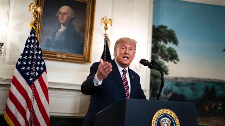 Donald Trump: Das Weiße Haus soll Informationen über russische Desinformations-Kampagnen auf andere Länder abgelenkt haben. Trump spielt eine entscheidende Rolle.