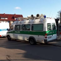 Ein Lautsprecherwagen der Polizei in Stuttgart (Archivbild): Beim bundesweiten Warntag testen die Behörden auch Warndurchsagen mit Einsatzfahrzeugen.