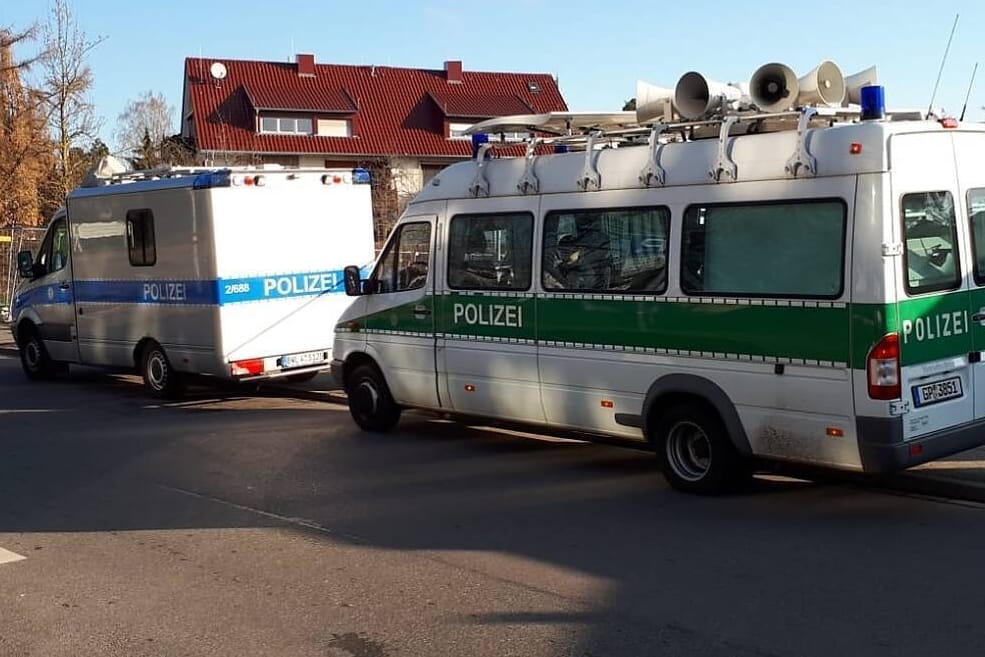 Ein Lautsprecherwagen der Polizei in Stuttgart (Archivbild): Beim bundesweiten Warntag testen die Behörden auch Warndurchsagen mit Einsatzfahrzeugen.