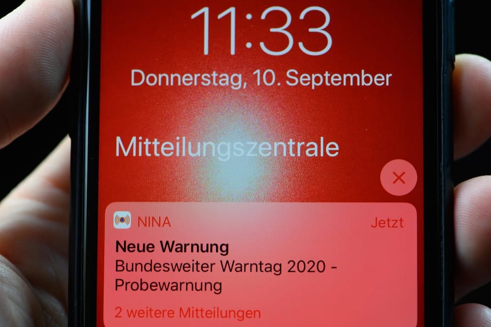 Eine Mitteilung der Notfall-Informations- und Nachrichten-App "Nina": Nicht überall funktionierte der Probealarm reibungslos.