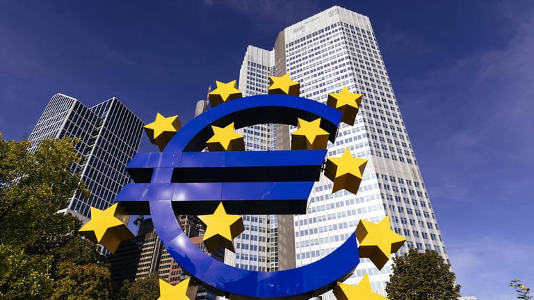 Europäische Zentralbank in Frankfurt: Die Notenbank belässt den Leitzins auf einem Rekordtief.