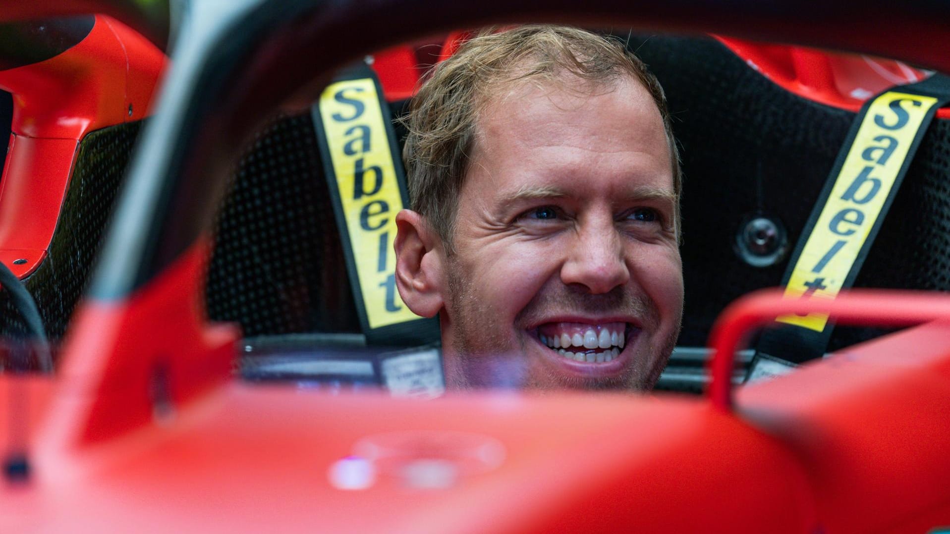 Sebastian Vettel hat gut lachen: Mit der Entscheidung für Aston Martin steht der Noch-Ferrari-Pilot als Gewinner im Konflikt da.