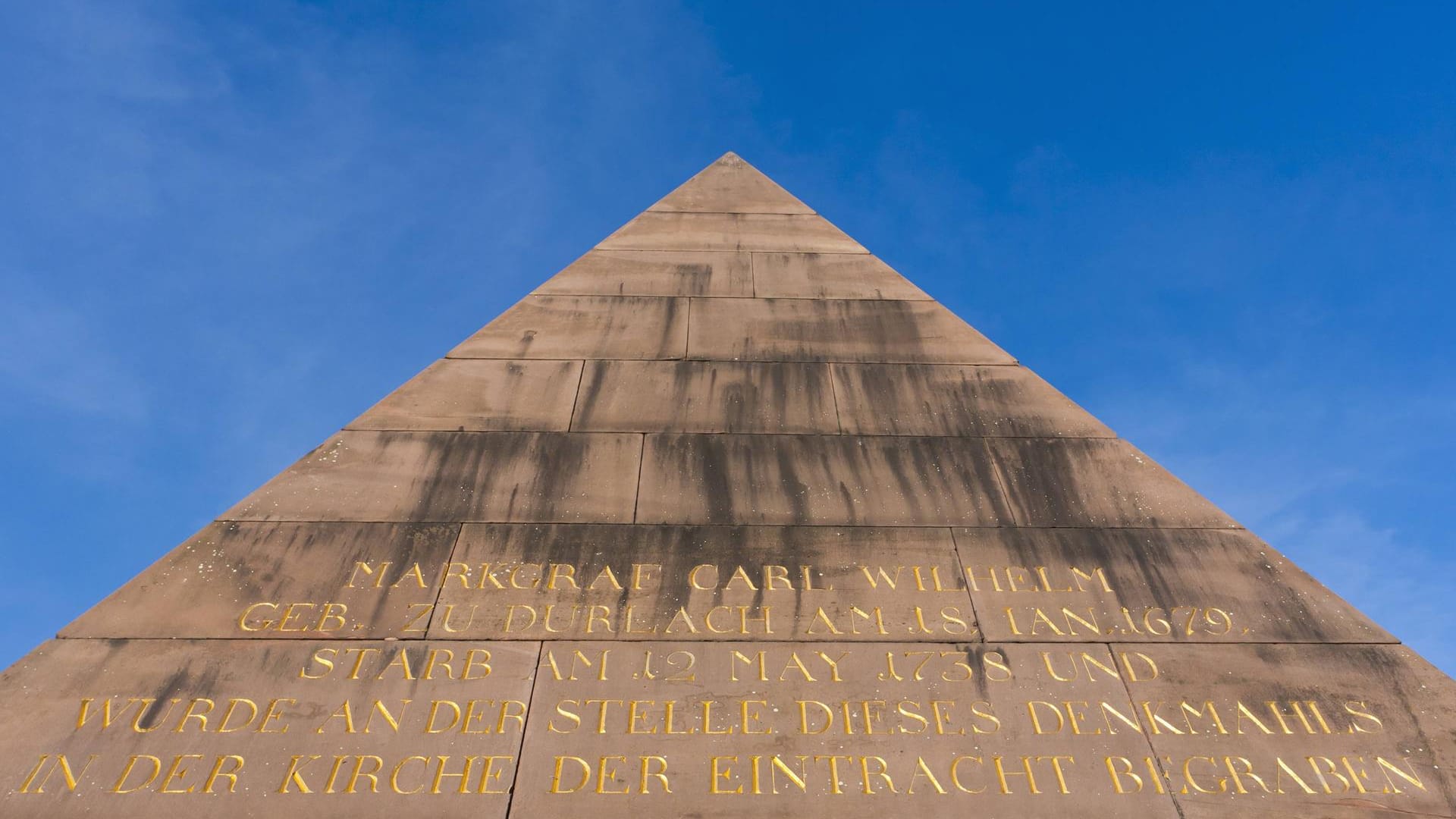 Grabmal des Stadtgründers: Die Pyramide steht auf dem Marktplatz in Karlsruhe.