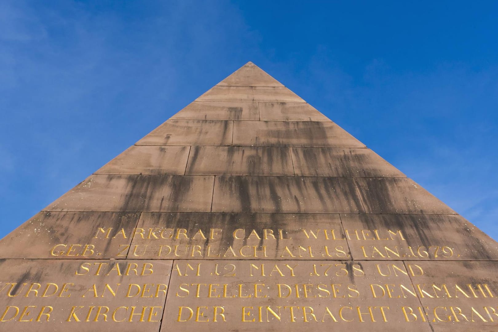 Grabmal des Stadtgründers: Die Pyramide steht auf dem Marktplatz in Karlsruhe.