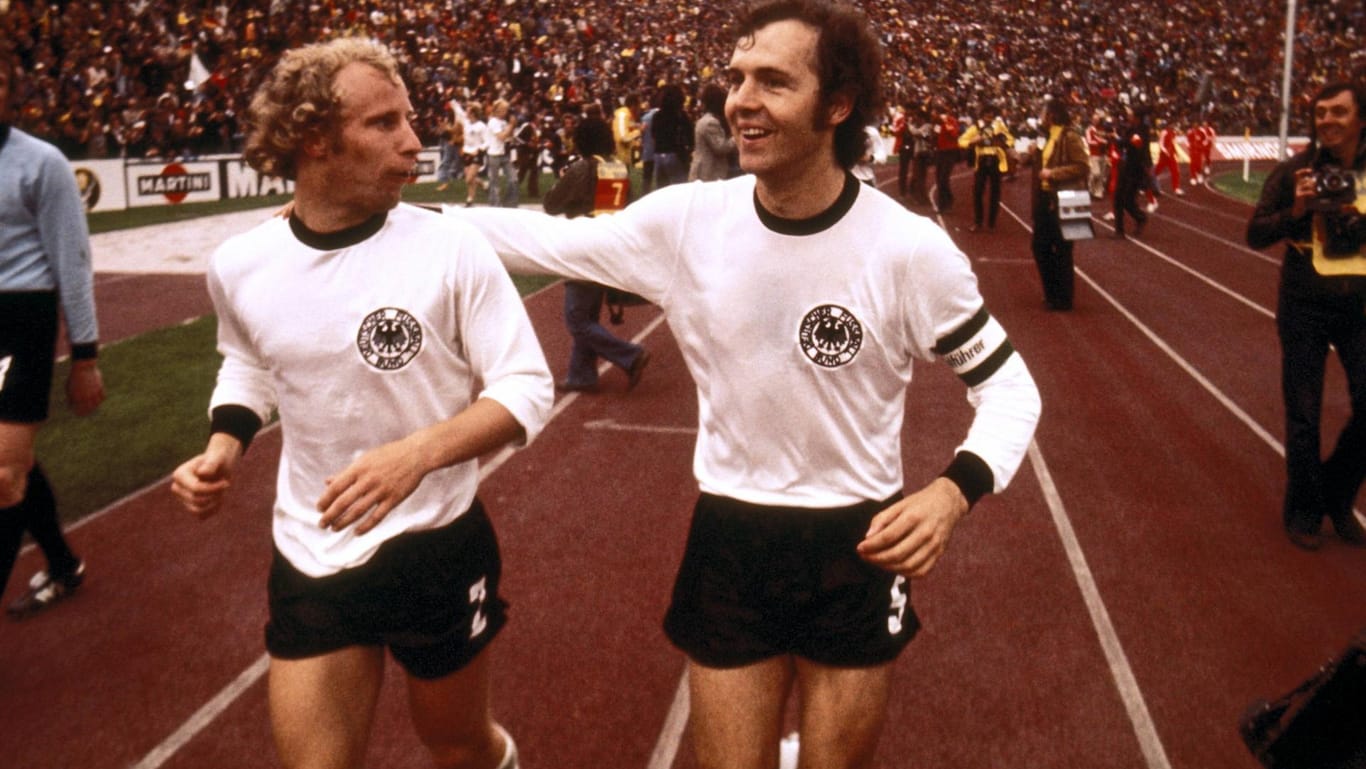 Größter Triumph als Spieler: Vogts und Beckenbauer nach dem gewonnenen WM-Finale 1974 in München.