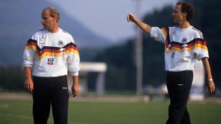 Trainerduo: Vogts (l.) und Beckenbauer im Vorfeld der WM 1990.
