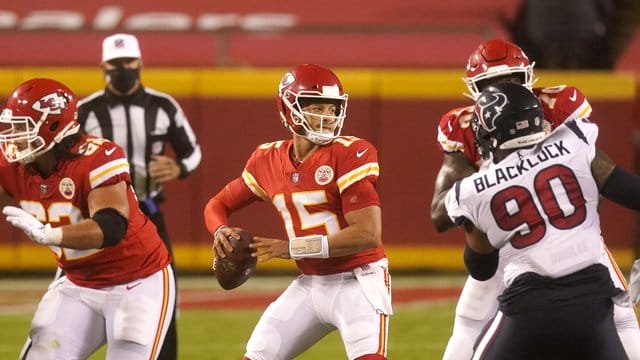 Patrick Mahomes (M) startete mit den Kansas City Chiefs erfolgreich in die neue NFL-Saison. Patrick Mahomes (M) startete mit den Kansas City Chiefs erfolgreich in die neue NFL-Saison.