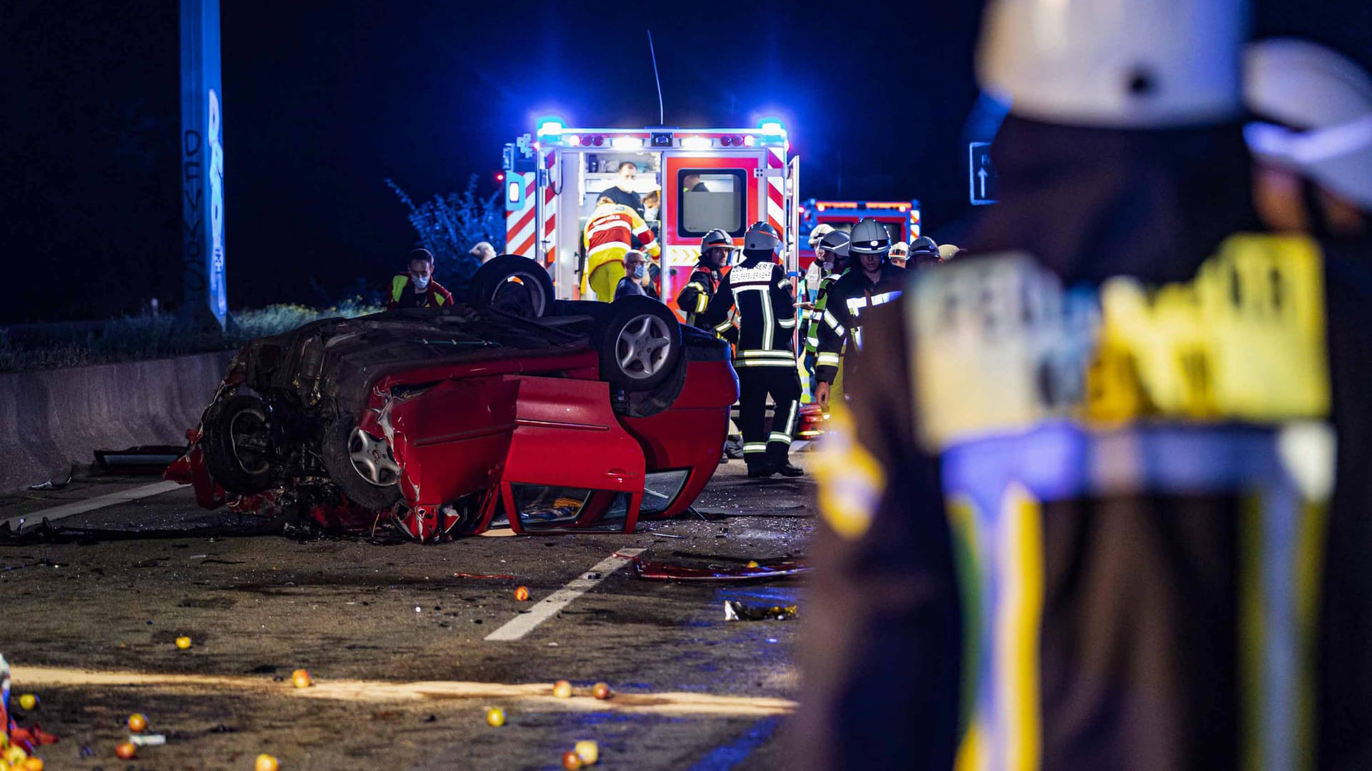 Die Unfallstelle auf der A4 bei Köln: Zwei Menschen sind bei dem Unfall gestorben. Die Unfallstelle auf der A4 bei Köln: Zwei Menschen sind bei dem Unfall gestorben.