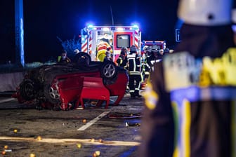 Die Unfallstelle auf der A4 bei Köln: Zwei Menschen sind bei dem Unfall gestorben.