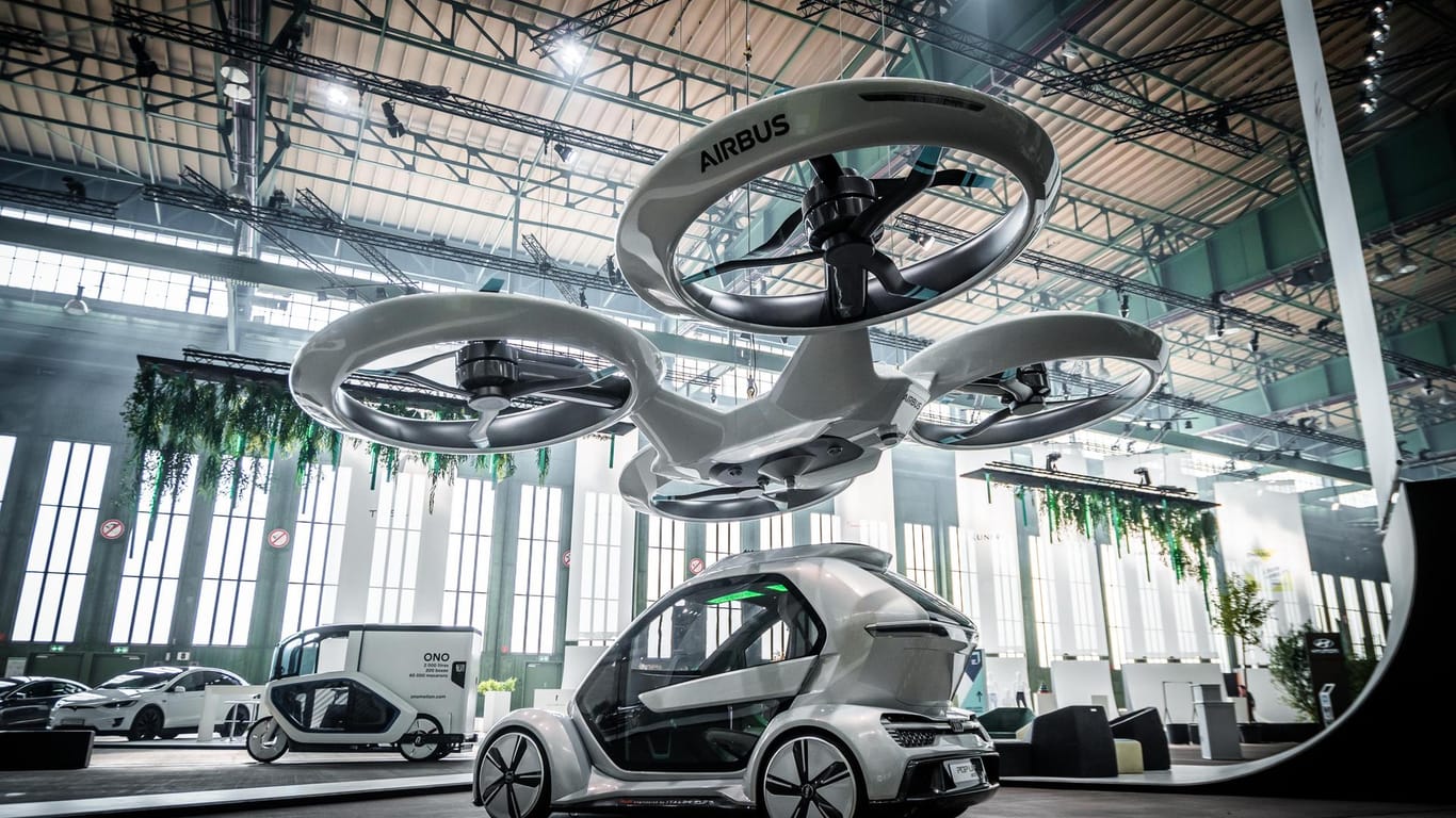 Greentech Festival: Schon im letzten Jahr präsentierten Unternehmen, Prototypen und Designstudien etwa im Bereich Mobilität, wie hier "Pop. Up Next" von Audi, Airbus und Italdesign, ein Konzept eines autonom fahrenden Kleinwagens mit Flugmodul.