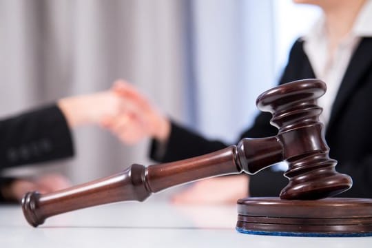 Schlichten statt streiten - Mediatoren können im Konfliktfall helfen. Schlichten statt streiten - Mediatoren können im Konfliktfall helfen.