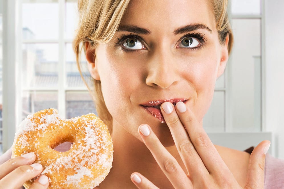 Donut: Zu viel Zucker schadet nicht nur den Gefäßen und den Zähnen. Auch die Stabilität der Knochen leidet darunter.