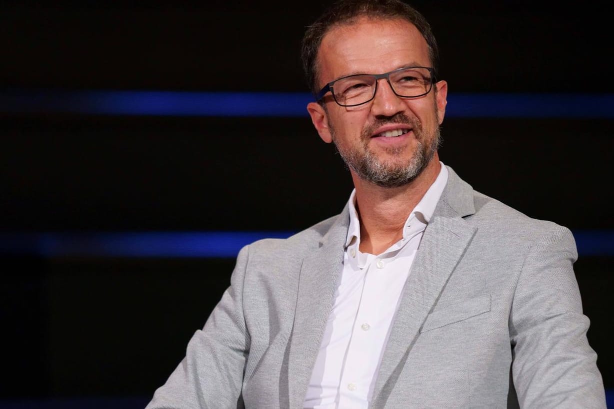 Fredi Bobic: Der Sportvorstand der Eintracht hat im Interview mit t-online.de über die kommende Saison gesprochen.