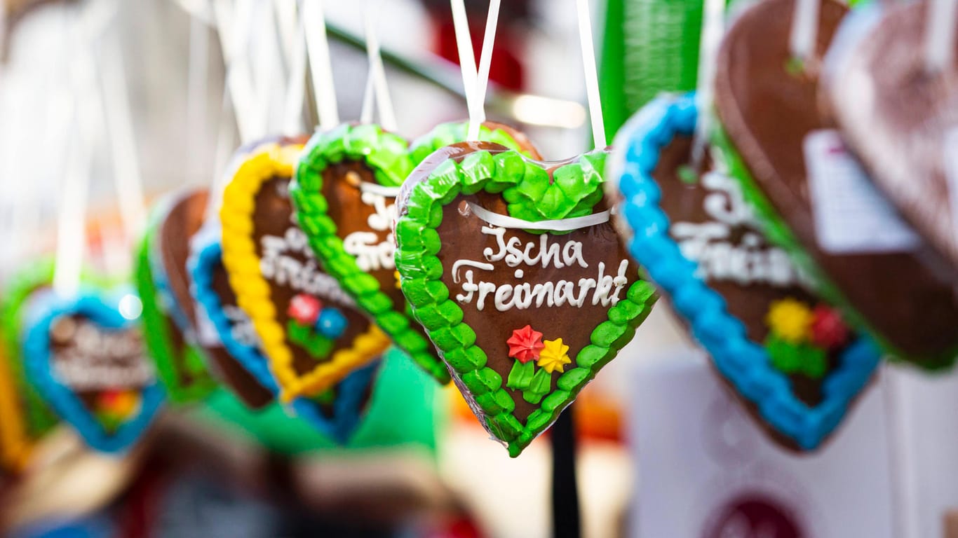 Lebkuchenherzen mit der Aufschrift "Ischa Freimarkt" (Archivbild): In Bremen soll trotz Corona-Pandemie ein Volksfest stattfinden.