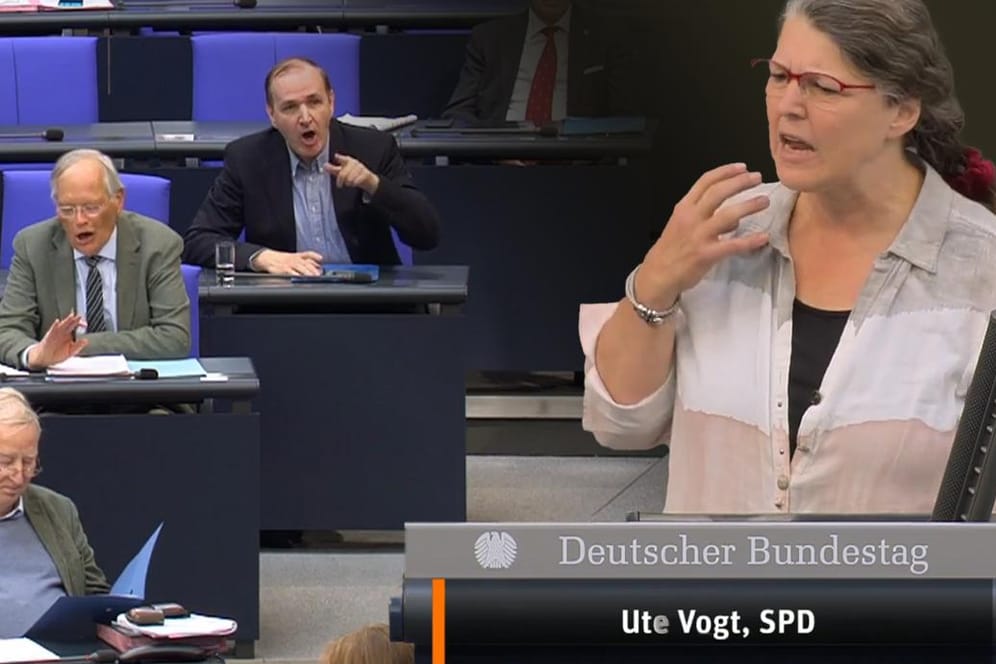 Hitzige Debatte im Bundestag zur Brandkatastrophe in Moria